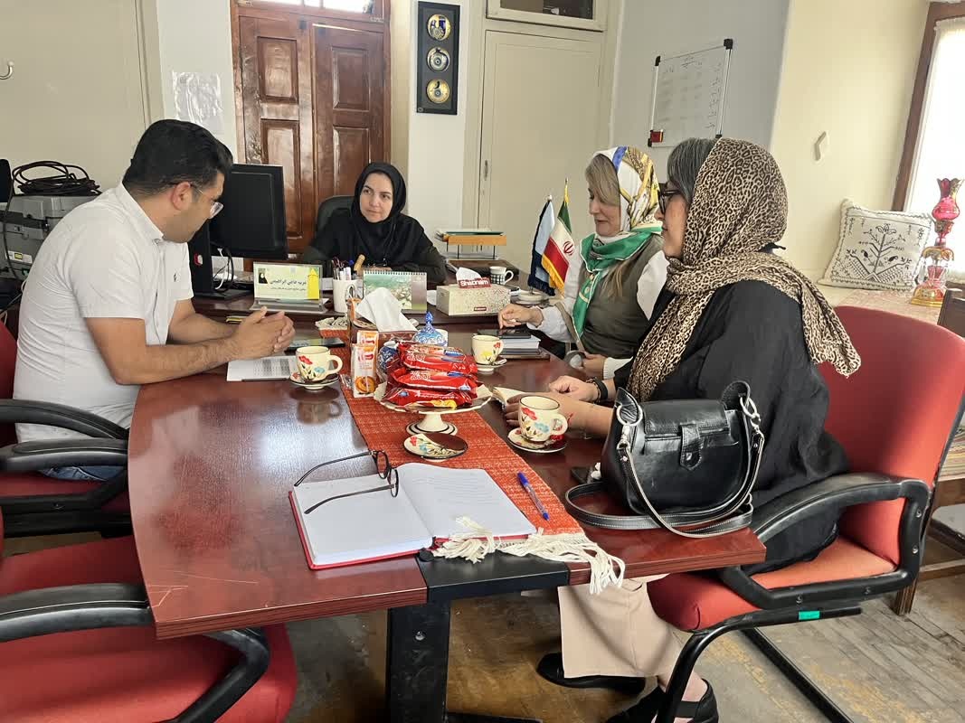 نشست معاون صنایع‌دستی گلستان با اتحادیه صنایع‌دستی/ تمرکز بر بازاریابی، فروش و تولید هدایای دیپلماتیک