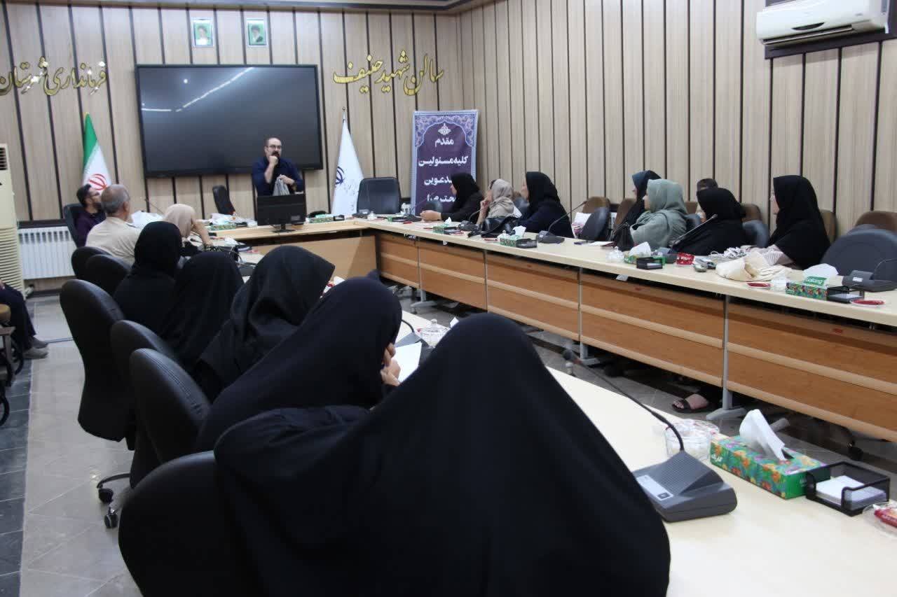 برگزاری کارگاه بررسی و نقد محصولات تولیدی هنرمندان صنایعدستی در اردکان