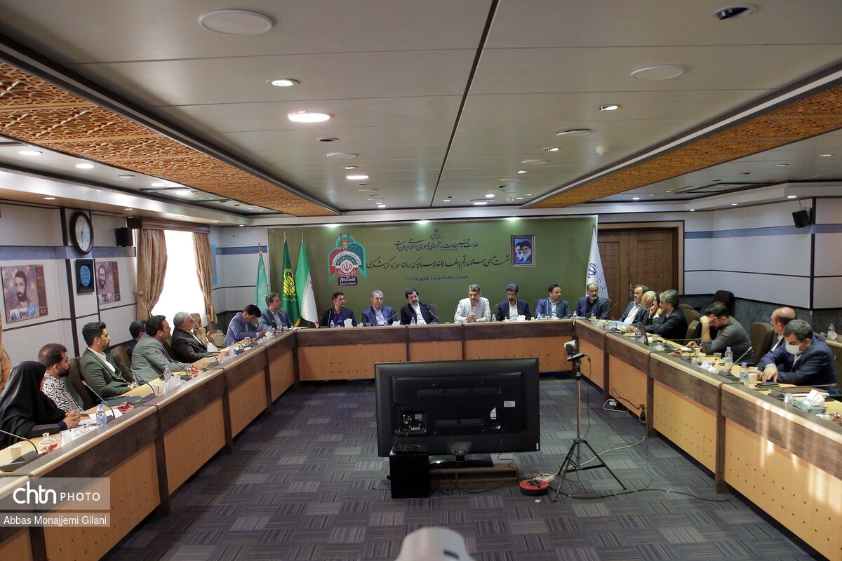 نشست فعالان و سرمایه‌گذاران حوزه گردشگری استان قم با حضور معاون وزیر میراث فرهنگی