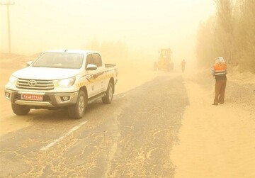 کاهش ساعت کاری ادارات شهرستان هیرمند به دلیل گرد و خاک