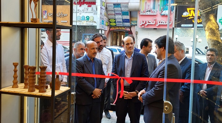 افتتاح ۳ فروشگاه صنایع‌دستی لاهیجان در هفته دولت