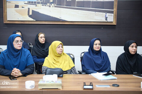 نشست صمیمانه مدیرکل میراث‌فرهنگی، گردشگری و صنایع‌دستی خوزستان با فعالان و دوستداران میراث فرهنگی