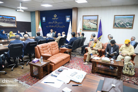 نشست صمیمانه مدیرکل میراث‌فرهنگی، گردشگری و صنایع‌دستی خوزستان با فعالان و دوستداران میراث فرهنگی
