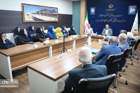 نشست صمیمانه مدیرکل میراث‌فرهنگی، گردشگری و صنایع‌دستی خوزستان با فعالان و دوستداران میراث فرهنگی