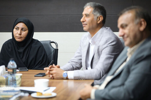 نشست صمیمانه مدیرکل میراث‌فرهنگی، گردشگری و صنایع‌دستی خوزستان با فعالان و دوستداران میراث فرهنگی