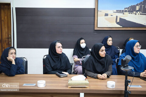 نشست صمیمانه مدیرکل میراث‌فرهنگی، گردشگری و صنایع‌دستی خوزستان با فعالان و دوستداران میراث فرهنگی