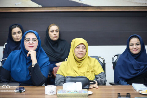 نشست صمیمانه مدیرکل میراث‌فرهنگی، گردشگری و صنایع‌دستی خوزستان با فعالان و دوستداران میراث فرهنگی