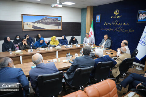 نشست صمیمانه مدیرکل میراث‌فرهنگی، گردشگری و صنایع‌دستی خوزستان با فعالان و دوستداران میراث فرهنگی