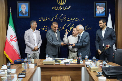 نشست صمیمانه مدیرکل میراث‌فرهنگی، گردشگری و صنایع‌دستی خوزستان با فعالان و دوستداران میراث فرهنگی