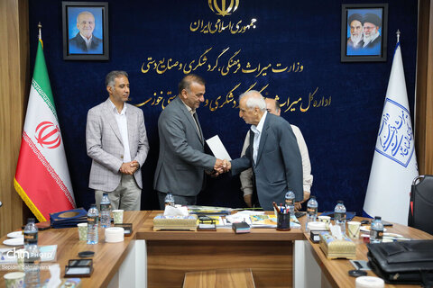 نشست صمیمانه مدیرکل میراث‌فرهنگی، گردشگری و صنایع‌دستی خوزستان با فعالان و دوستداران میراث فرهنگی