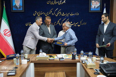 نشست صمیمانه مدیرکل میراث‌فرهنگی، گردشگری و صنایع‌دستی خوزستان با فعالان و دوستداران میراث فرهنگی