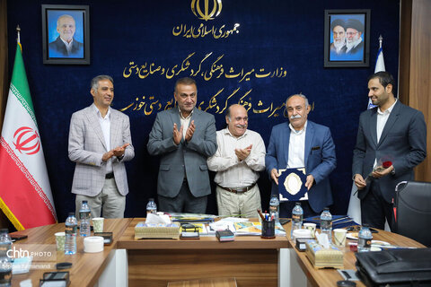 نشست صمیمانه مدیرکل میراث‌فرهنگی، گردشگری و صنایع‌دستی خوزستان با فعالان و دوستداران میراث فرهنگی