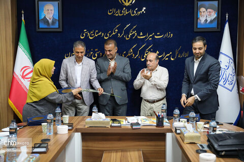 نشست صمیمانه مدیرکل میراث‌فرهنگی، گردشگری و صنایع‌دستی خوزستان با فعالان و دوستداران میراث فرهنگی