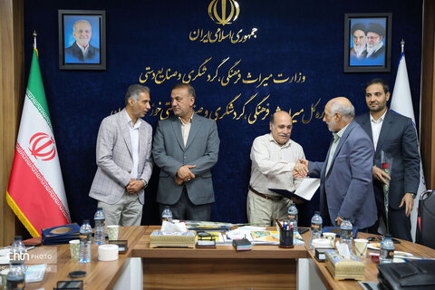 نشست صمیمانه مدیرکل میراث‌فرهنگی، گردشگری و صنایع‌دستی خوزستان با فعالان و دوستداران میراث فرهنگی