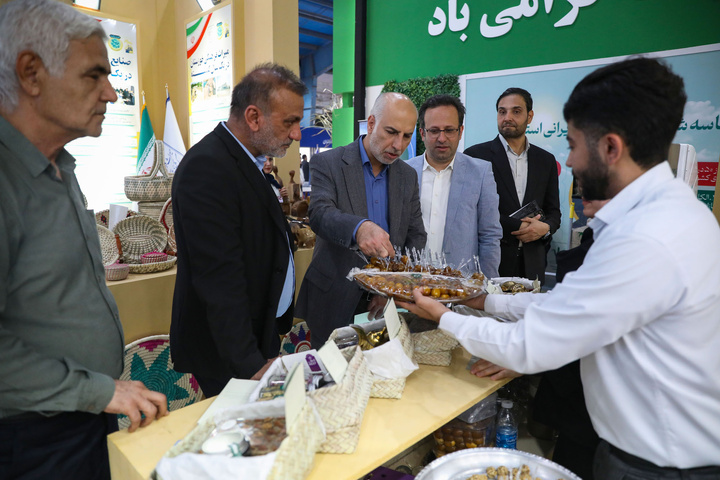 حضور مسئولان و مدیران استانی در غرفه میراث‌فرهنگی خوزستان در چهارمین شب از نمایشگاه دستاوردهای دولت