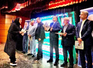 انتخاب کارشناس صنایع‌دستی ورامین به‌عنوان کارمند نمونه برای سومین سال متوالی