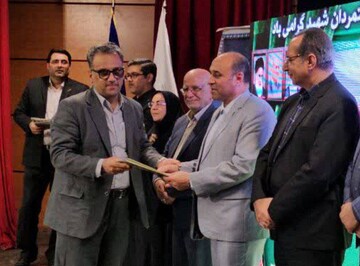 تجلیل از مدیر اداره میراث فرهنگی، گردشگری و صنایع دستی ورامین به عنوان مدیر نمونه