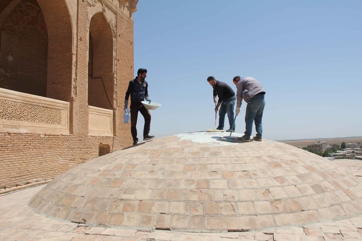 مرمت بام تربت خانه گنبد سلطانیه در حال انجام است