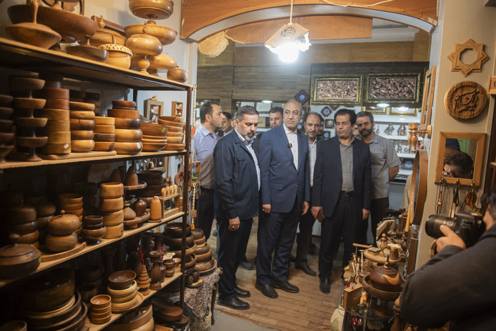 بازدید استاندار کرمانشاه از خانه صنایع‌دستی کرمانشاه 