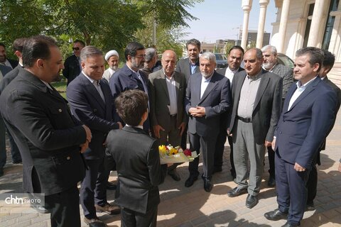 سفر وزیر میراث فرهنگی به قم و بازدید از نمایشگاه تولیدی قم