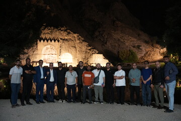 مدیران آژانس‌های گردشگری عراق از جاذبه‌های طبیعی و تاریخی مجموعه تاق‌بستان کرمانشاه شگفت‎‌زده شدند