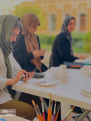 اولین کارگاه آموزشی سفال سنتی لعابدار در ابرکوه برگزار شد