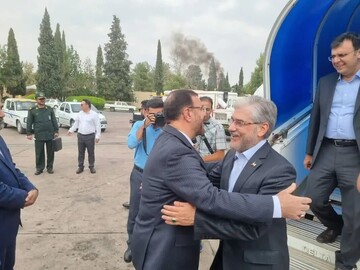 وزیر علوم برای حضور در کنسرت ارمنستان در تخت‌جمشید به شیراز رفت