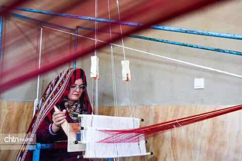 درخشش تار و پودهای اصالت؛ هنر ابریشم‌بافی رازوجرگلان