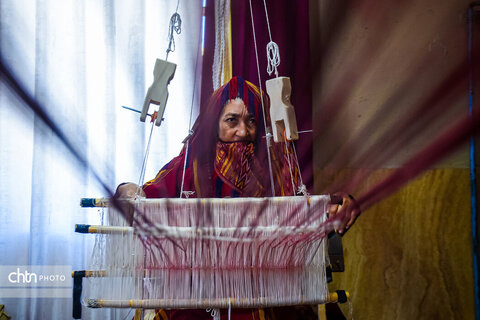 درخشش تار و پودهای اصالت؛ هنر ابریشم‌بافی رازوجرگلان