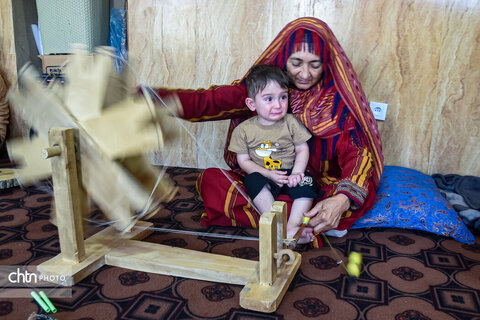 درخشش تار و پودهای اصالت؛ هنر ابریشم‌بافی رازوجرگلان