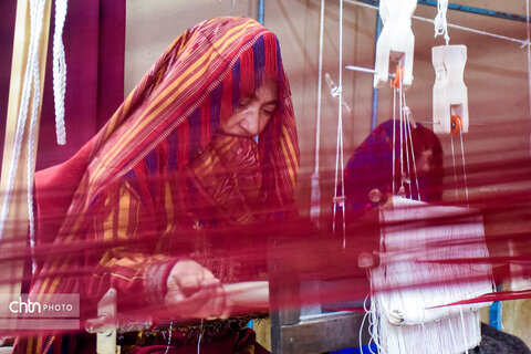 درخشش تار و پودهای اصالت؛ هنر ابریشم‌بافی رازوجرگلان