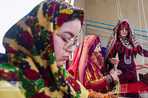 درخشش تار و پودهای اصالت؛ هنر ابریشم‌بافی رازوجرگلان