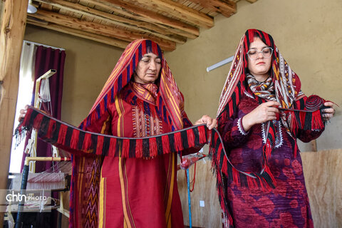 درخشش تار و پودهای اصالت؛ هنر ابریشم‌بافی رازوجرگلان