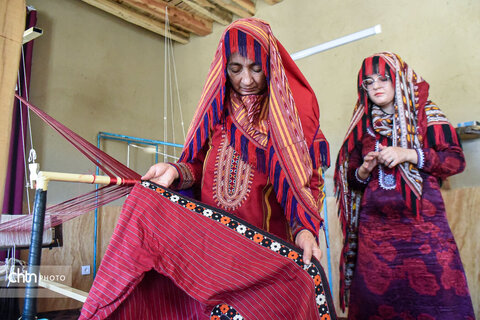 درخشش تار و پودهای اصالت؛ هنر ابریشم‌بافی رازوجرگلان