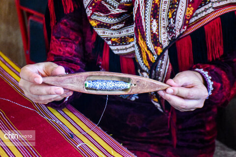 درخشش تار و پودهای اصالت؛ هنر ابریشم‌بافی رازوجرگلان