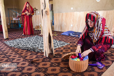 درخشش تار و پودهای اصالت؛ هنر ابریشم‌بافی رازوجرگلان