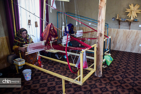 درخشش تار و پودهای اصالت؛ هنر ابریشم‌بافی رازوجرگلان