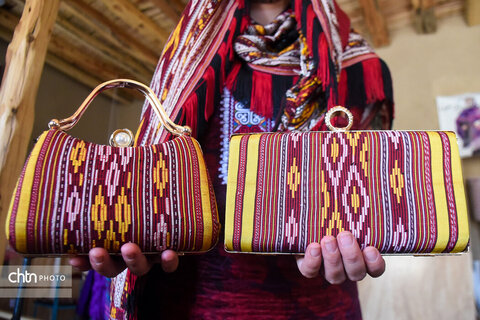 درخشش تار و پودهای اصالت؛ هنر ابریشم‌بافی رازوجرگلان