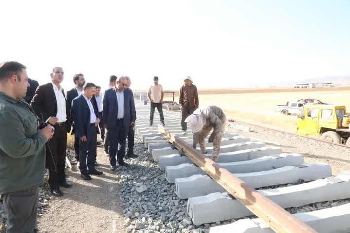 عزم دولت تکمیل راه‌آهن زنجان – قزوین است