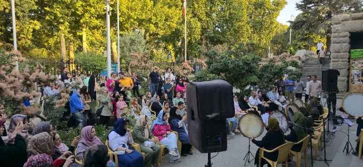 آرامگاه بوعلی‌سینا میزبان نغمه‌های دف‌نوازان شد