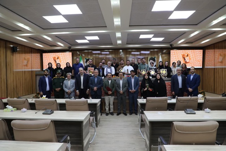 برگزیدگان دومین جشنواره ملی عکس دارالقرار شمس در خوی معرفی شدند