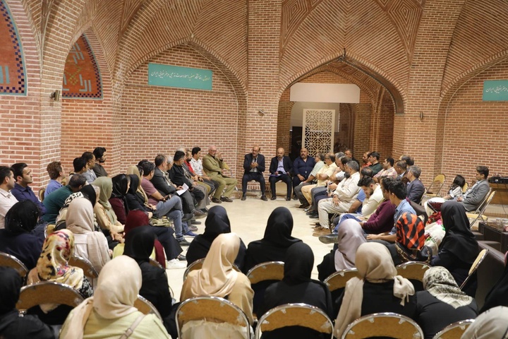 نشست صمیمی مدیرکل میراث‌فرهنگی استان اردبیل با فعالان صنایع‌دستی برگزار شد