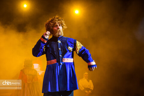 نمایش «سرزمین خورشید»