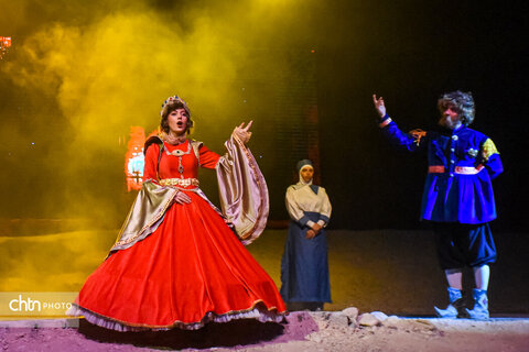 نمایش «سرزمین خورشید»