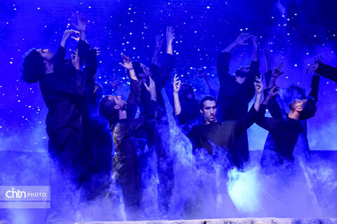 نمایش «سرزمین خورشید»