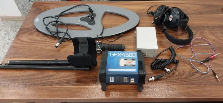 کشف‌وضبط ۲ دستگاه فلزیاب و دستگیری ۳ متهم در شهرستان دنا