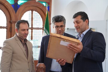 بازدید مدیرکل توسعه منابع انسانی وزارت میراث‌فرهنگی از خانه صنایع‌دستی آذربایجان غربی