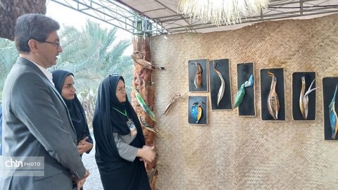 بازدید مدیرکل میراث‌فرهنگی، گردشگری و صنایع‌دستی استان از غرفه‌های صنایع‌دستی جشنواره خرما بافق