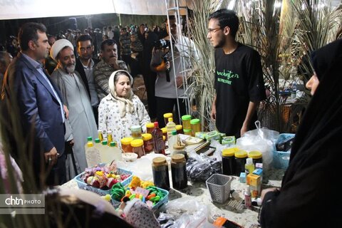 سومین جشنواره تجربه‌محور برداشت خرما در حاجی‌آباد زرین خرانق اردکان برگزار شد