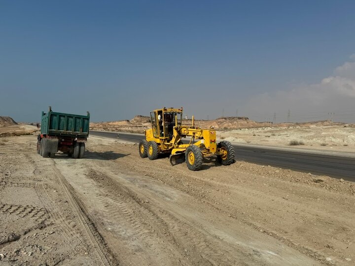 تعریض و بهسازی جاده ساحلی تنگستان